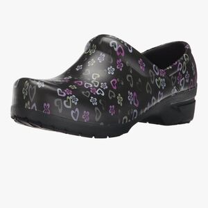 NIB Anywear SR Lucky In Love Nursing Clogs